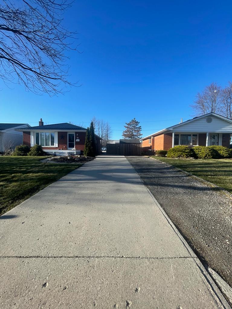 St. Thomas; 3 Bed + Den, 2 Bath Home - Image 3