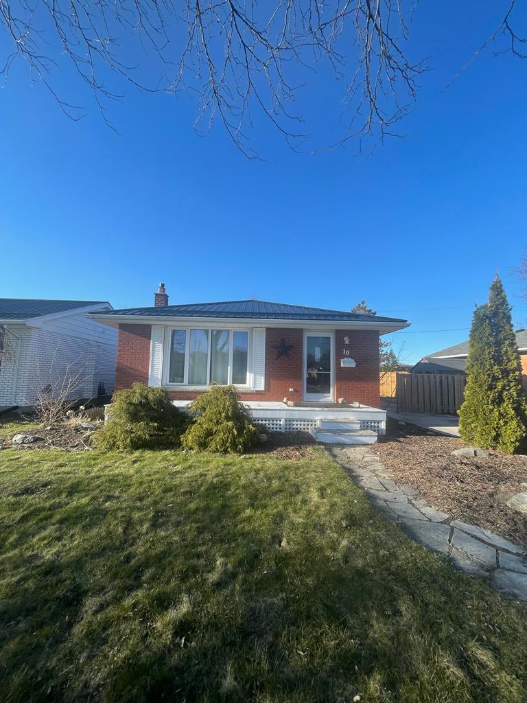 St. Thomas; 3 Bed + Den, 2 Bath Home