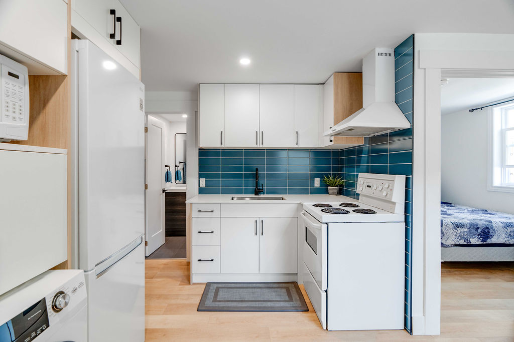 Old South: 1 Bedroom Century Apartment Unit 7 - Image 4