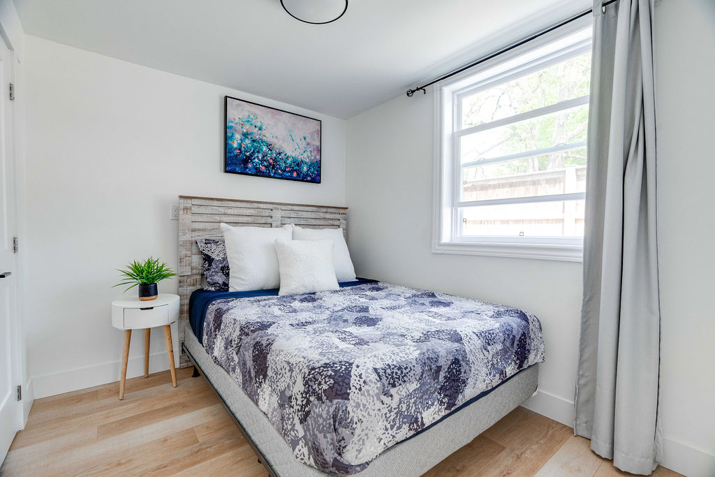 Old South: 1 Bedroom Century Apartment Unit 7 - Image 11