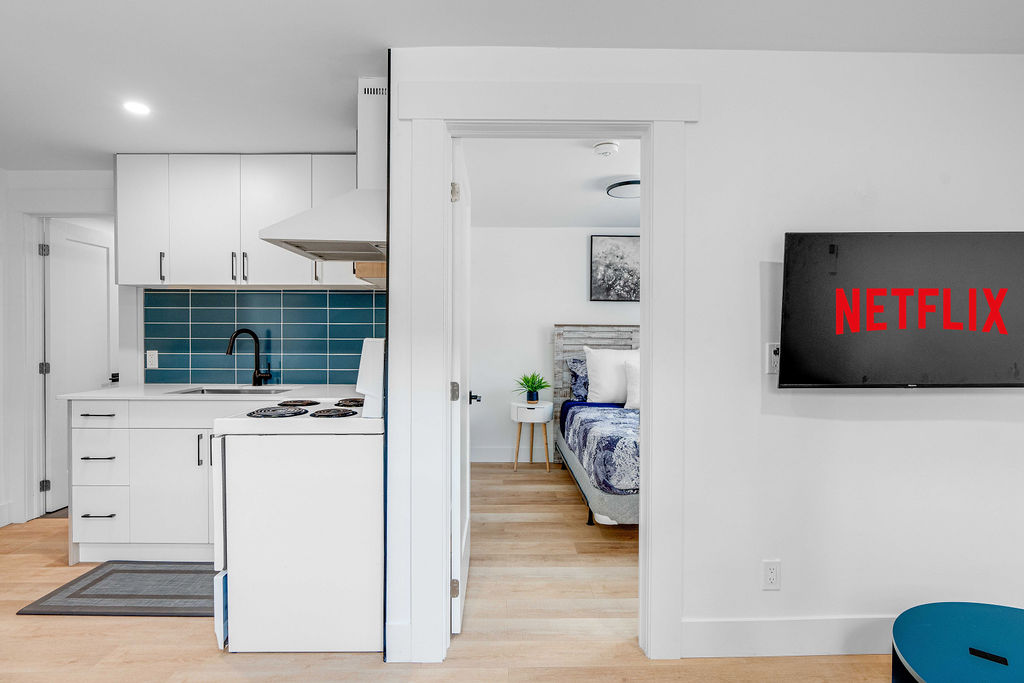 Old South: 1 Bedroom Century Apartment Unit 7 - Image 9