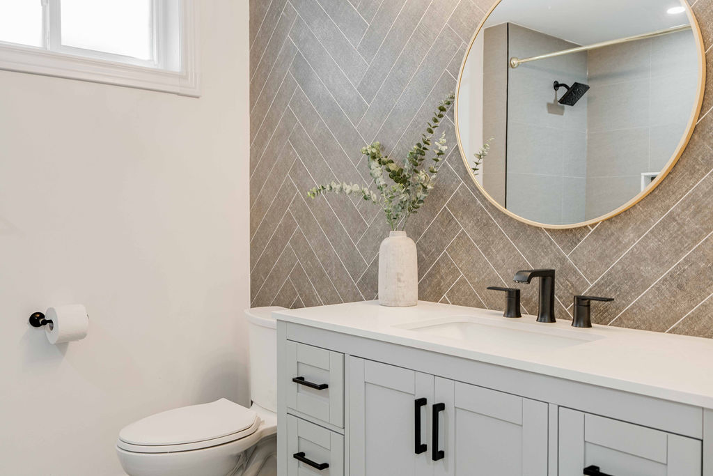 Lambeth Estates: 2 Bedroom Lower Apartment - Image 17