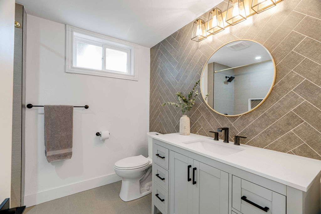 Lambeth Estates: 2 Bedroom Lower Apartment - Image 18