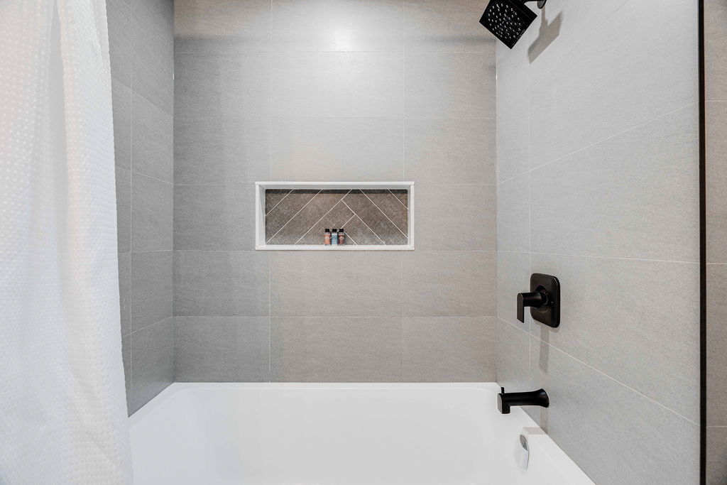 Lambeth Estates: 2 Bedroom Lower Apartment - Image 19