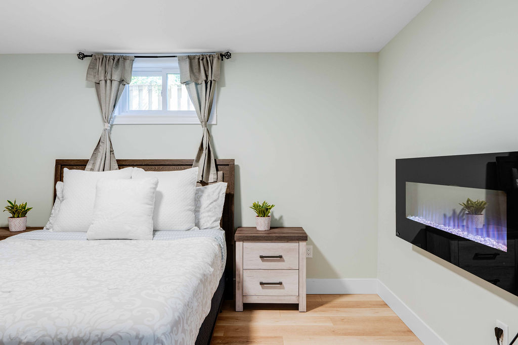 Lambeth Estates: 2 Bedroom Lower Apartment - Image 14