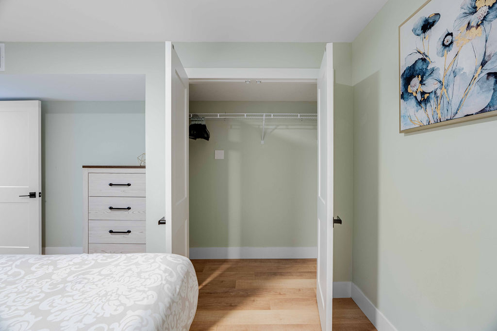 Lambeth Estates: 2 Bedroom Lower Apartment - Image 16