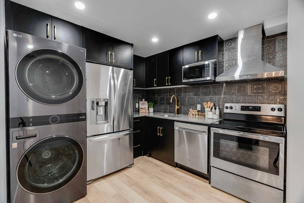 Lambeth Estates: 2 Bedroom Lower Apartment - Image 6