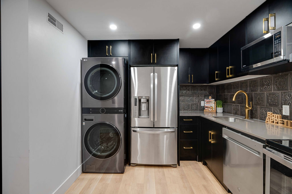 Lambeth Estates: 2 Bedroom Lower Apartment - Image 7