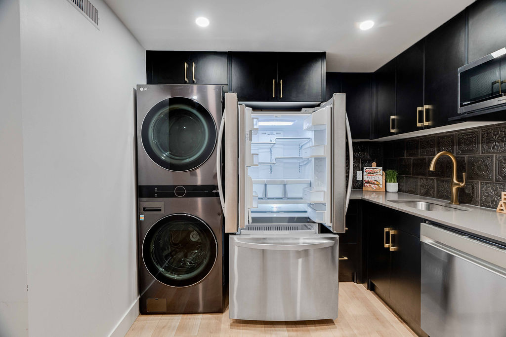 Lambeth Estates: 2 Bedroom Lower Apartment - Image 8