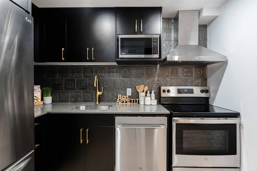 Lambeth Estates: 2 Bedroom Lower Apartment - Image 9