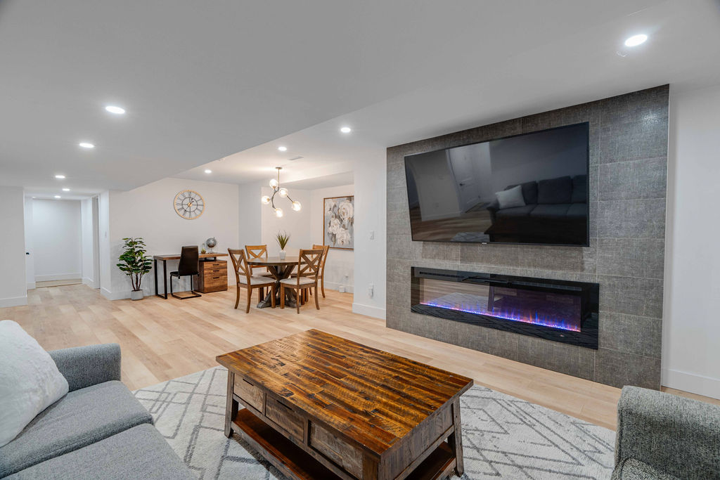 Lambeth Estates: 2 Bedroom Lower Apartment - Image 2