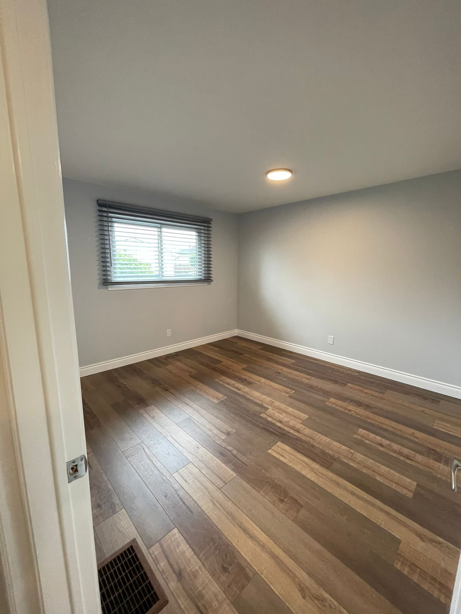 Westminster; 6 Bed, 2 Bath Home - Image 15