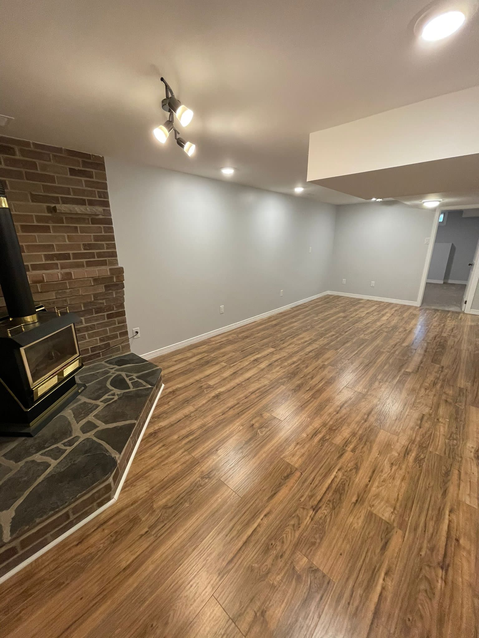 Westminster; 6 Bed, 2 Bath Home - Image 22