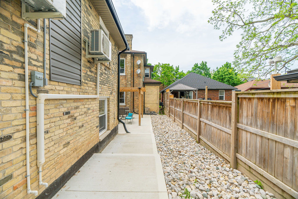 Old South: 1-Bedrooms Century Apartment Unit 9 - Image 21