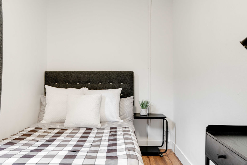 Old South: 2 Bedroom Century Apartment Unit 1 - Image 16