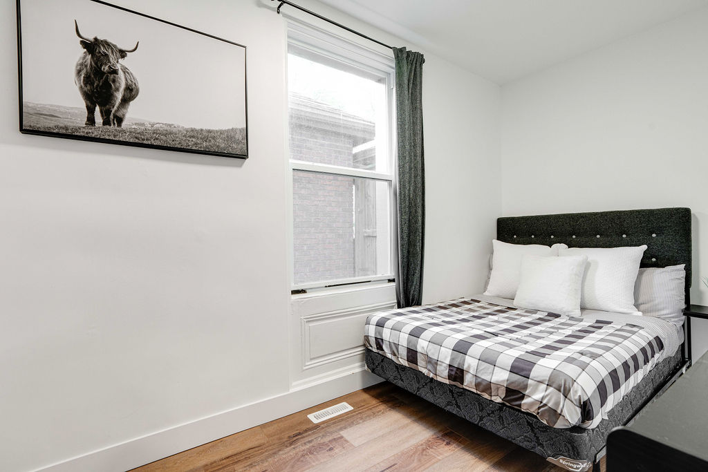 Old South: 2 Bedroom Century Apartment Unit 1 - Image 14