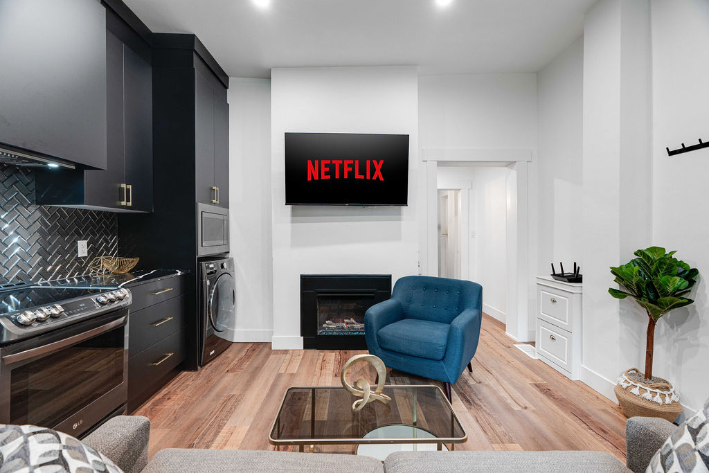 Old South: 2 Bedroom Century Apartment Unit 1 - Image 9