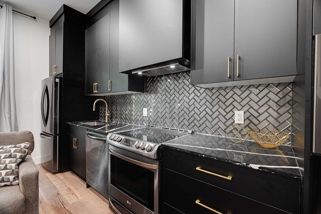 Old South: 2 Bedroom Century Apartment Unit 1 - Image 4