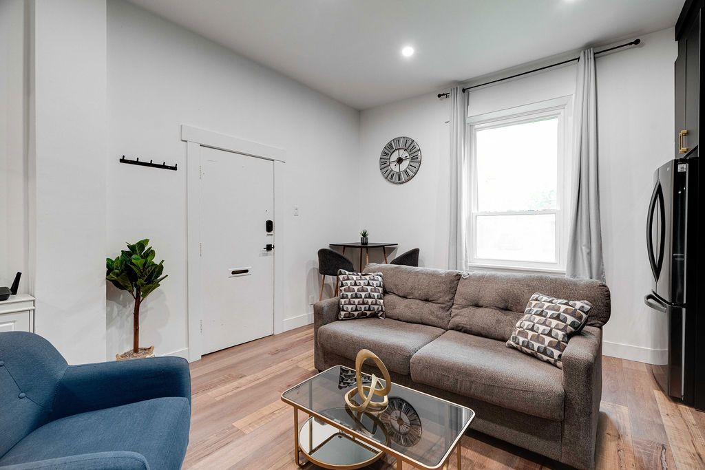 Old South: 2 Bedroom Century Apartment Unit 1 - Image 7