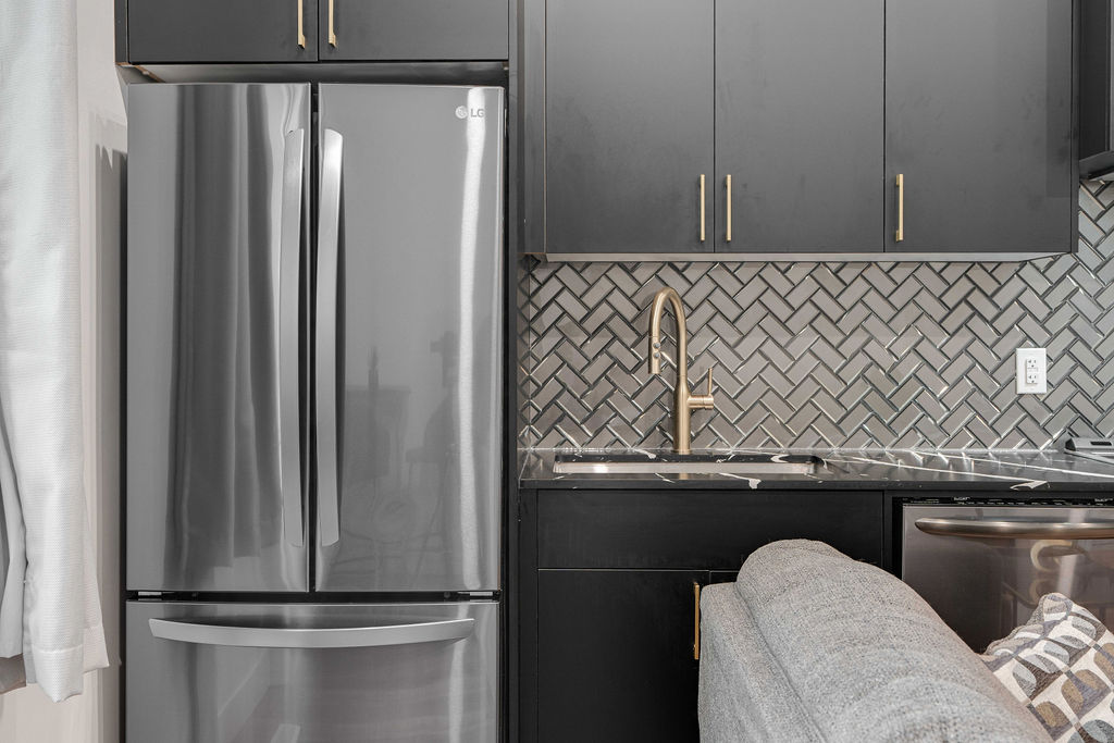 Old South: 2 Bedroom Century Apartment Unit 1 - Image 3