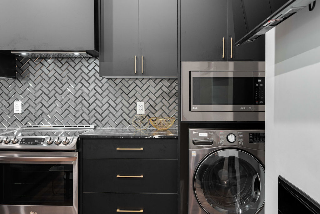 Old South: 2 Bedroom Century Apartment Unit 1 - Image 5