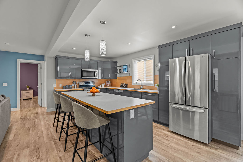 Byron-Springbank: 2 Bedroom Apartment Main Unit A - Image 4