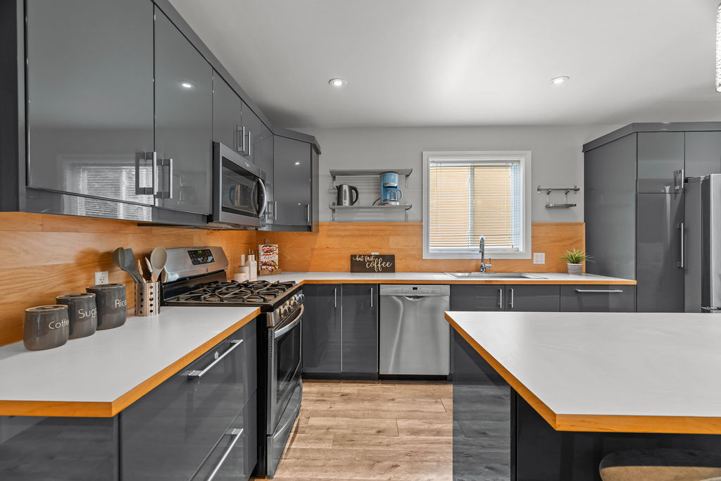 Byron-Springbank: 2 Bedroom Apartment Main Unit A - Image 3