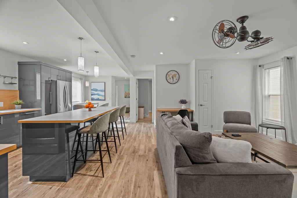 Byron-Springbank: 2 Bedroom Apartment Main Unit A - Image 6