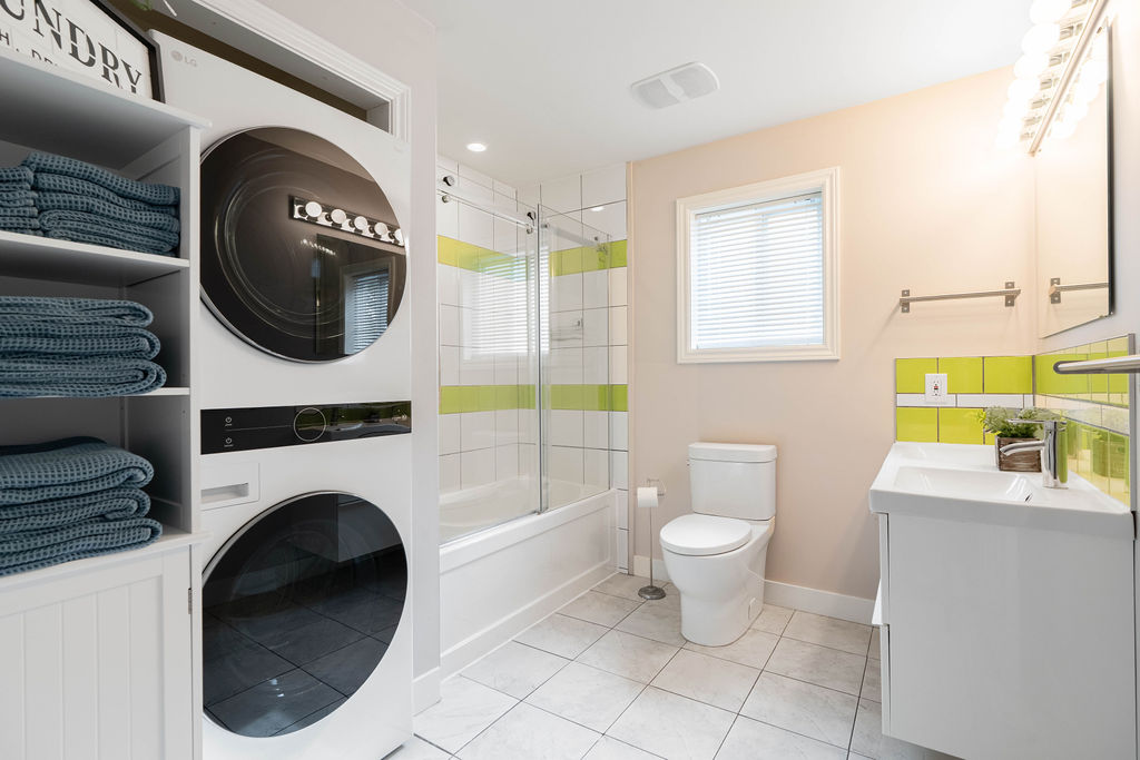 Byron-Springbank: 2 Bedroom Apartment Main Unit A - Image 13