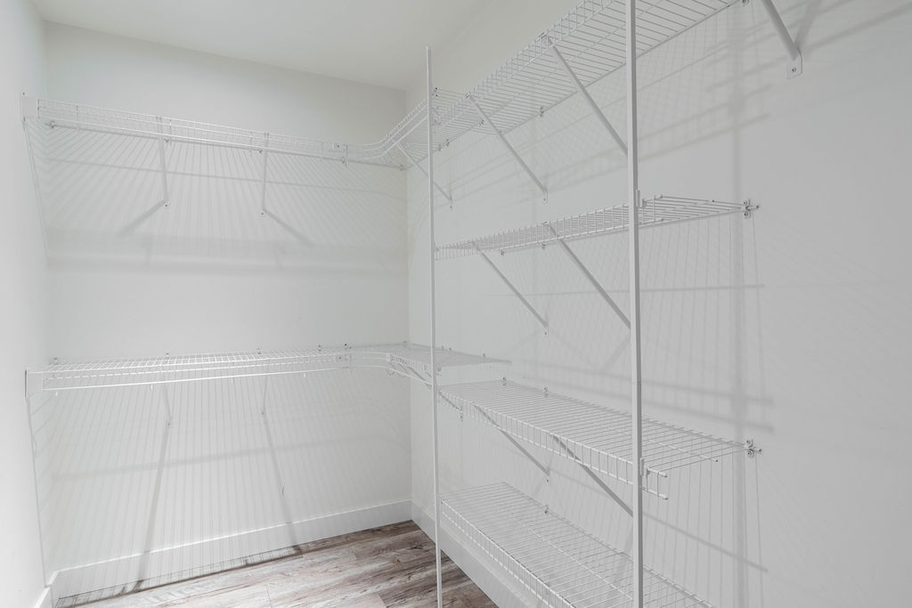 Byron-Springbank: 2 Bedroom Apartment Main Unit A - Image 10