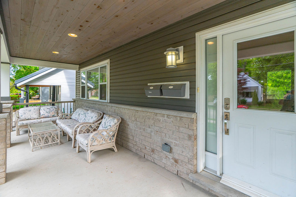 Byron-Springbank: 2 Bedroom Apartment Main Unit A - Image 16